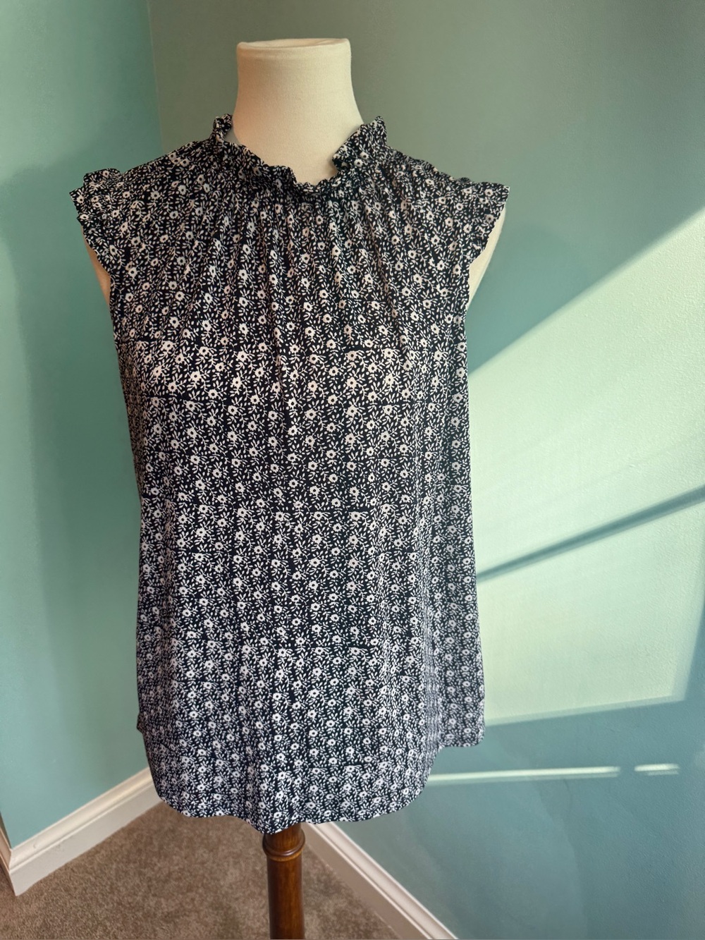 Adrianna Papell Black Floral Smocked Neck Sleeveless Blouse